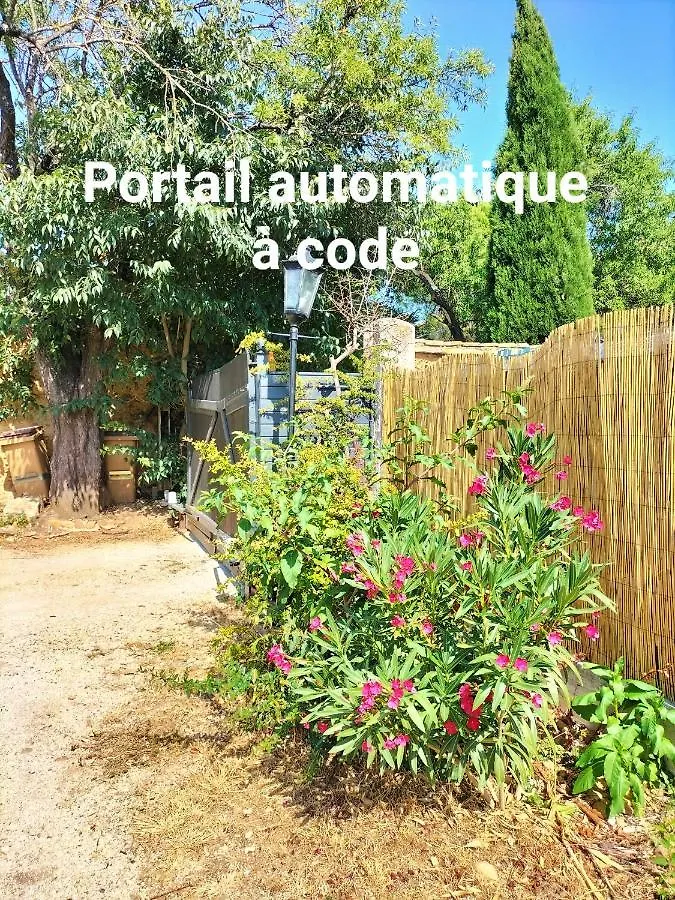 הוילה Morieres-les-Avignon Calme Et Intimite Proche Avignon Piscine Options Au Choix Privee Ou Partagee De Juin A Octobre צרפת